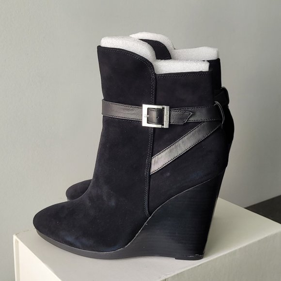 $59 NWT (Size 9.5) Charles By Charles David Hades Suede Wedge Bootie - Picture 9 of 12